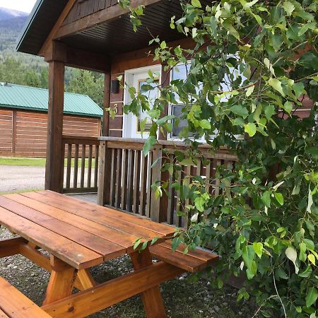 Beaver Creek Lodge And Cabins Макбрайд Экстерьер фото
